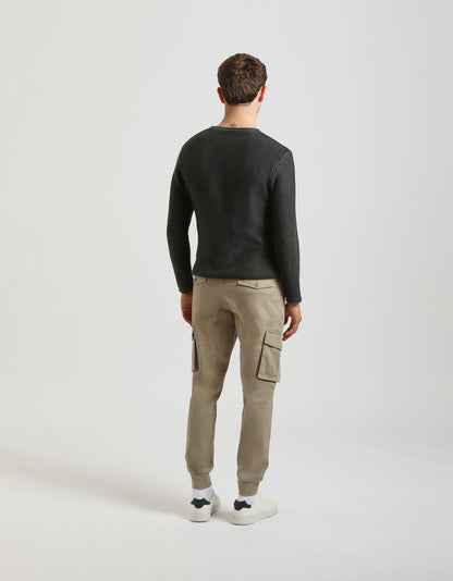 Pantaloni cargo con elastico alle caviglie