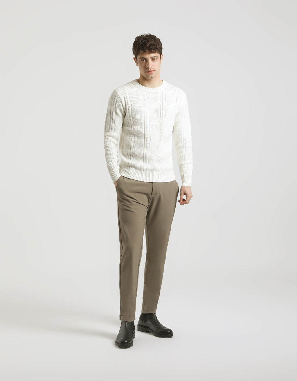 Maglia girocollo con treccia