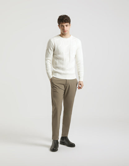 Maglia girocollo con treccia