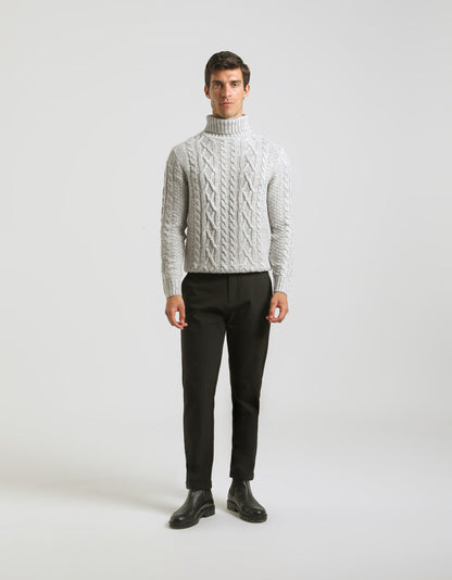 Maglia collo alto con treccia